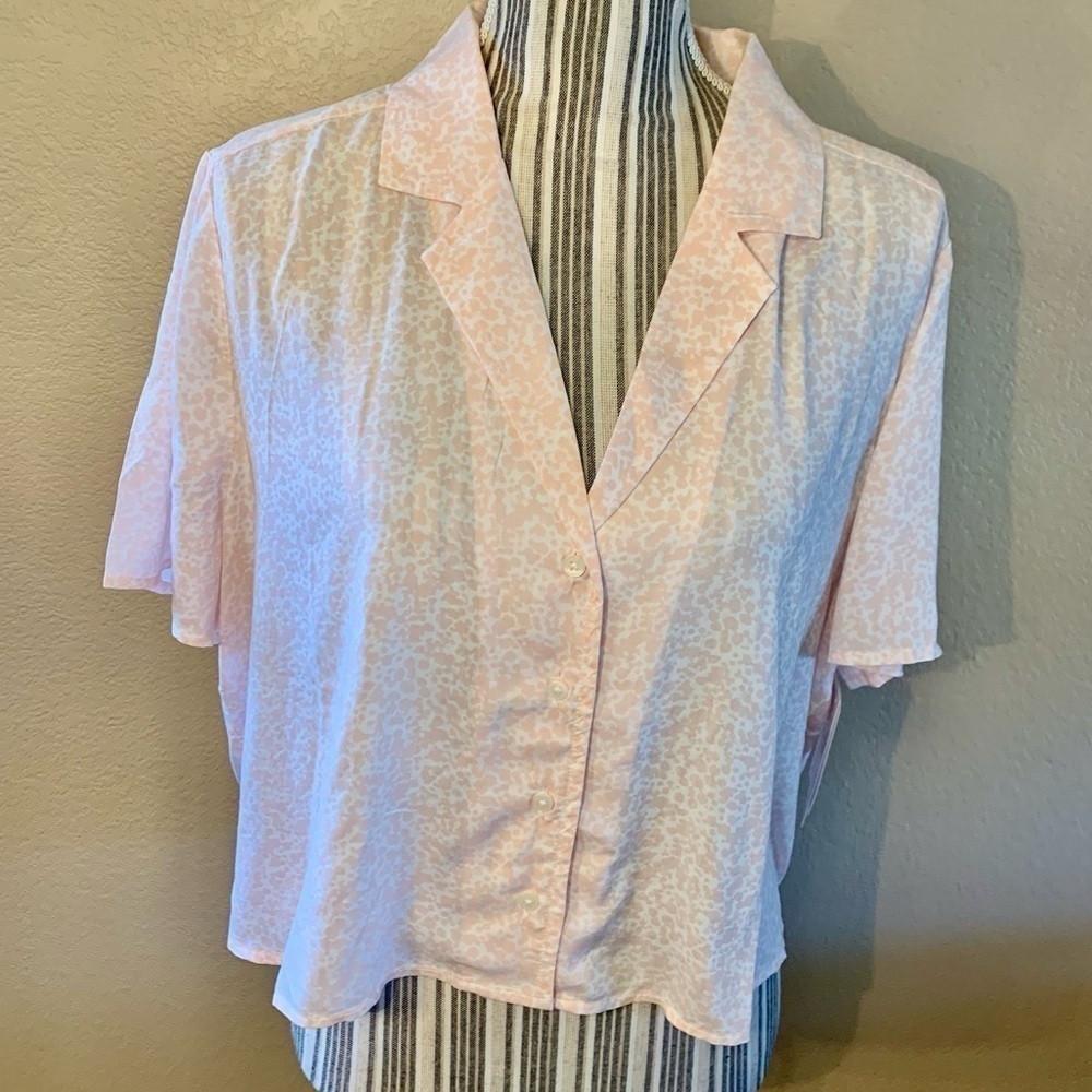 NWT Cropped Blouse XL Abound White Pink Animal Print Spotted Mini Moo Viscose